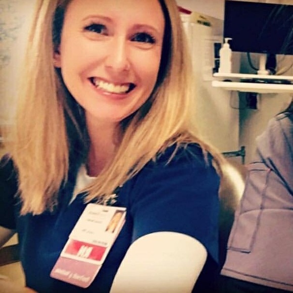 Meet your Posher, Laura - Picture 1 of 1